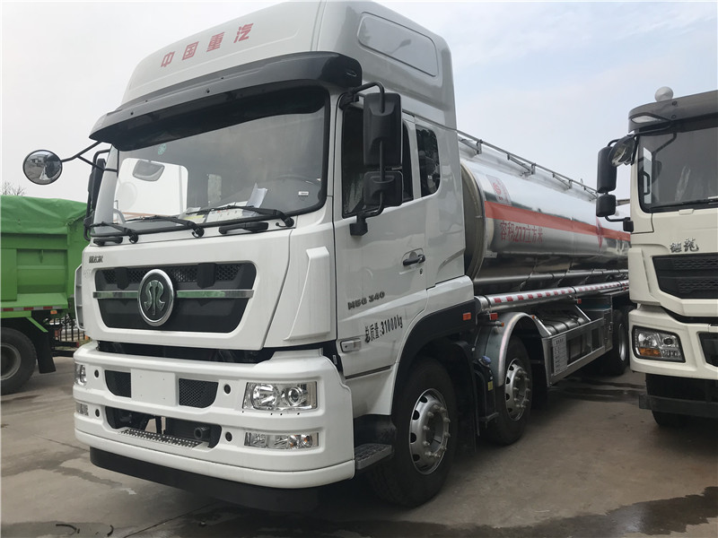重汽斯太爾前四后八27.7方鋁合金運(yùn)油車(chē)，20.4噸鋁合金油罐車(chē)