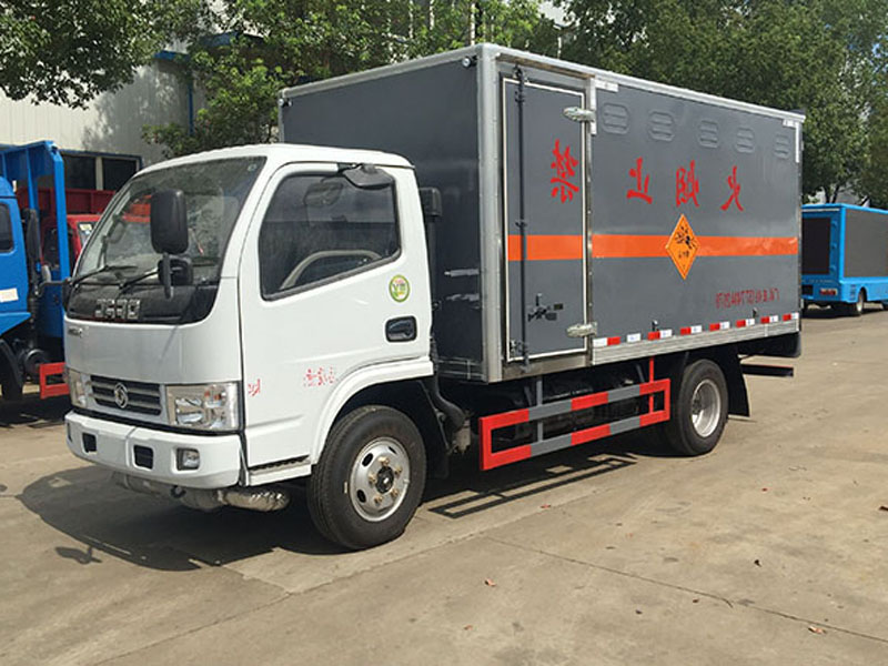 東風4.1m 3.4噸爆破器材車