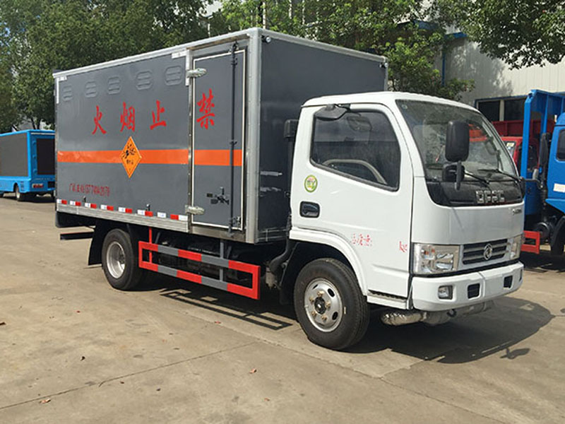 東風(fēng)4.1m    3.4噸爆破器材車(chē)
