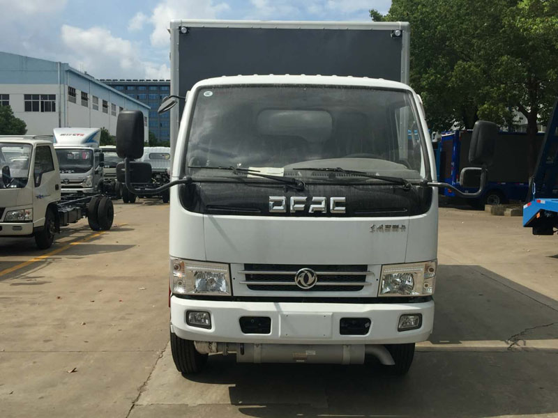 東風(fēng)4.1m    3.4噸爆破器材車(chē)