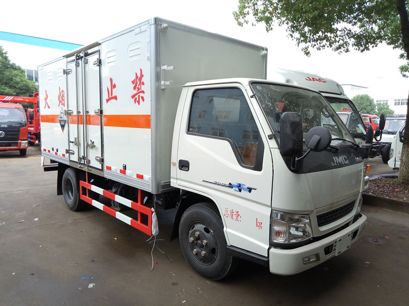 江鈴4.2米(2.6噸)腐蝕品廂式車